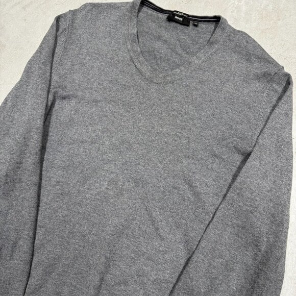 Hugo Boss Slim Fit Extrafine Merino Wool V-Neck Lightweight Sweater Jumper XL - Picture 2 of 11